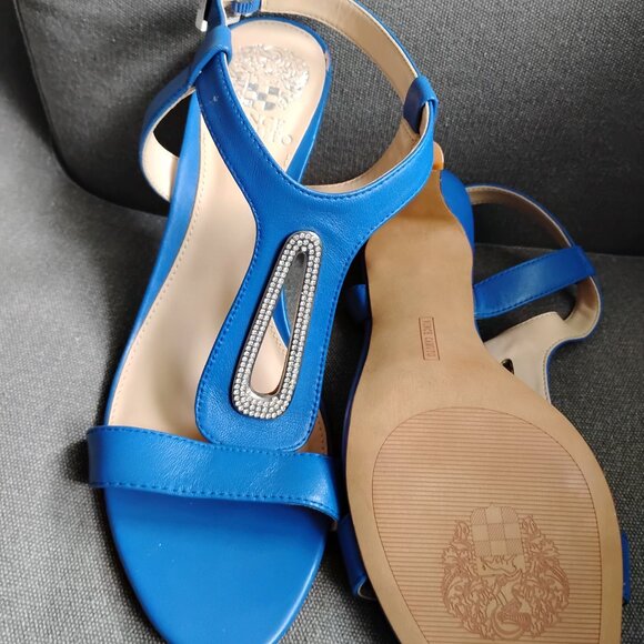 Vince Camuto nwt with clear crystals with 3 inch heel size 9 - Picture 2 of 2